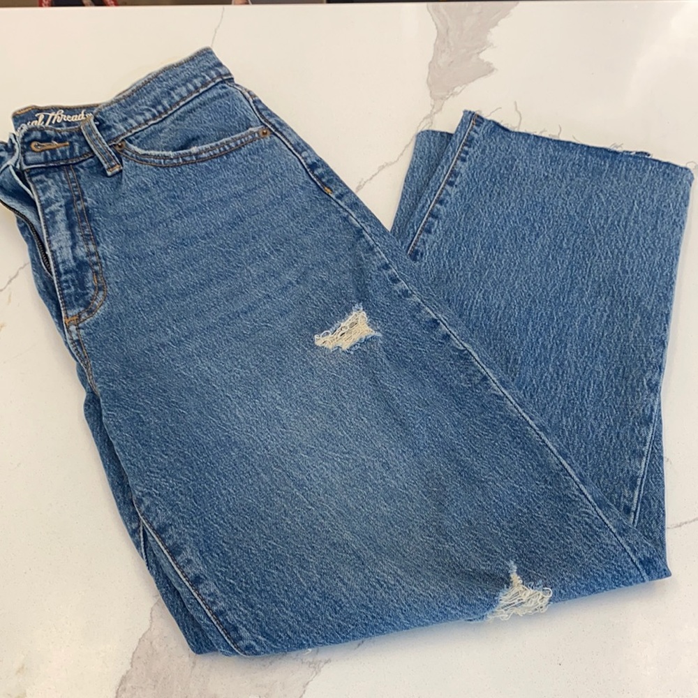 Size 6 distressed Universal Threads “mom jeans”